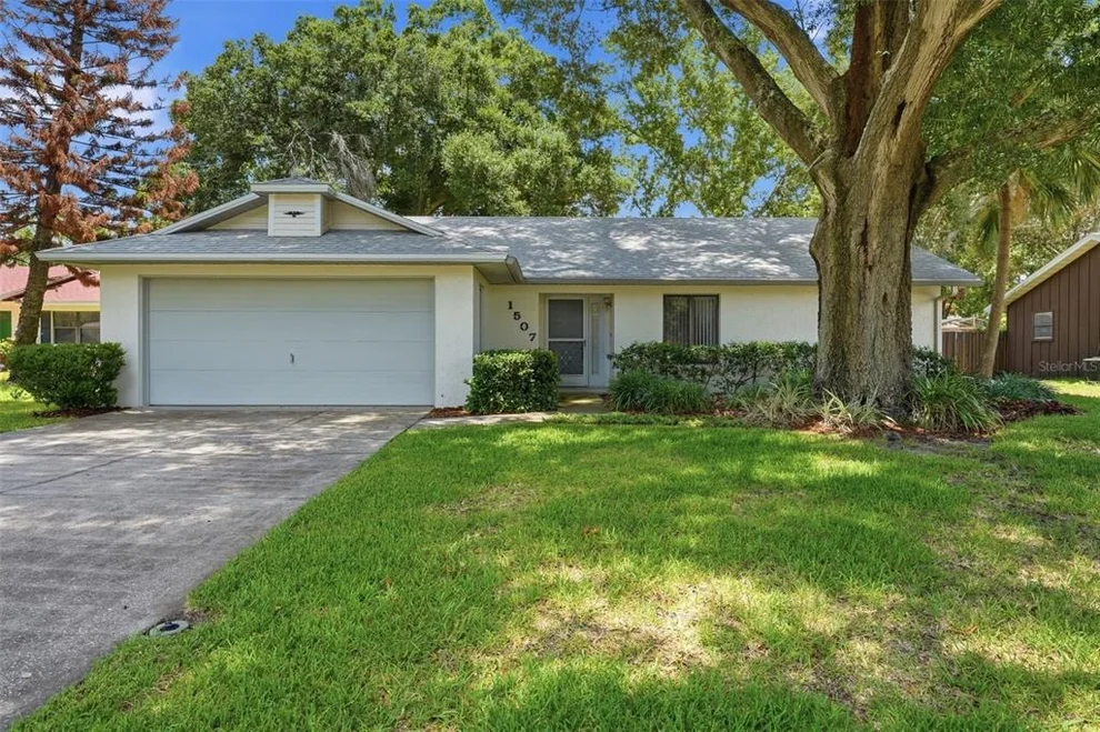 Unit for sale at 1507 BLACKBERRY COURT, EUSTIS, FL 32726