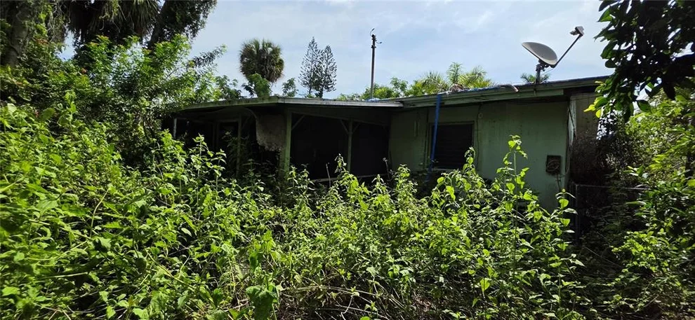 Unit for sale at 186 CRESCENT LAKE DRIVE, NORTH FORT MYERS, FL 33917