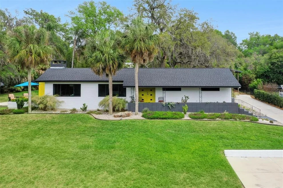 Unit for sale at 10426 LAKESHORE DRIVE, CLERMONT, FL 34711
