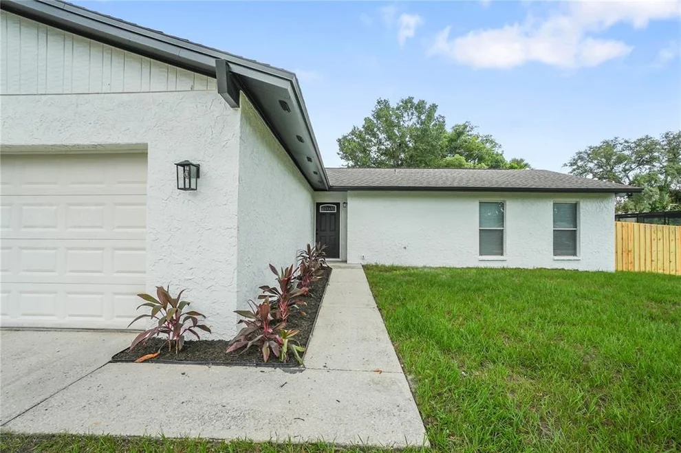 Unit for sale at 1901 LAKEVIEW DRIVE, BRANDON, FL 33511