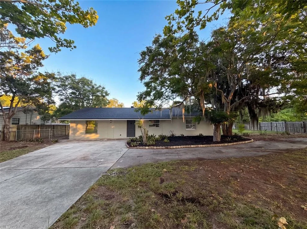 Unit for sale at 827 DORA AVENUE, TAVARES, FL 32778