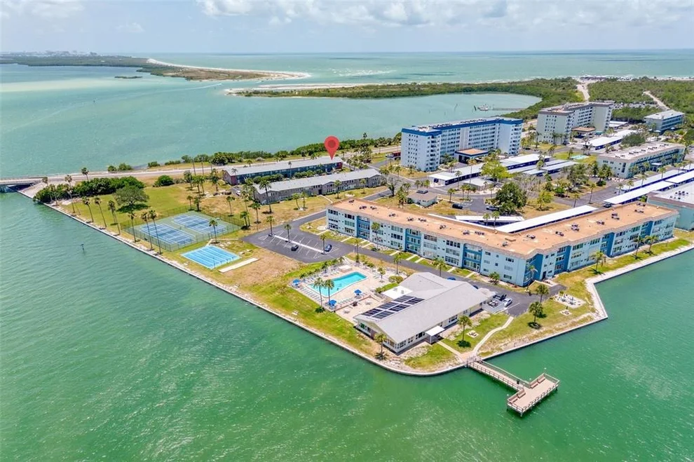 2 Causeway Boulevard
