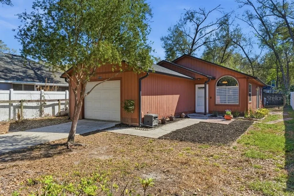 Unit for sale at 25130 ENSLEY ROAD, SORRENTO, FL 32776