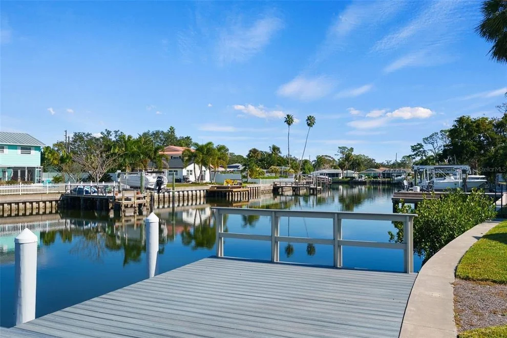 Unit for sale at 5173 HORSESHOE PLACE, ST PETERSBURG, FL 33703