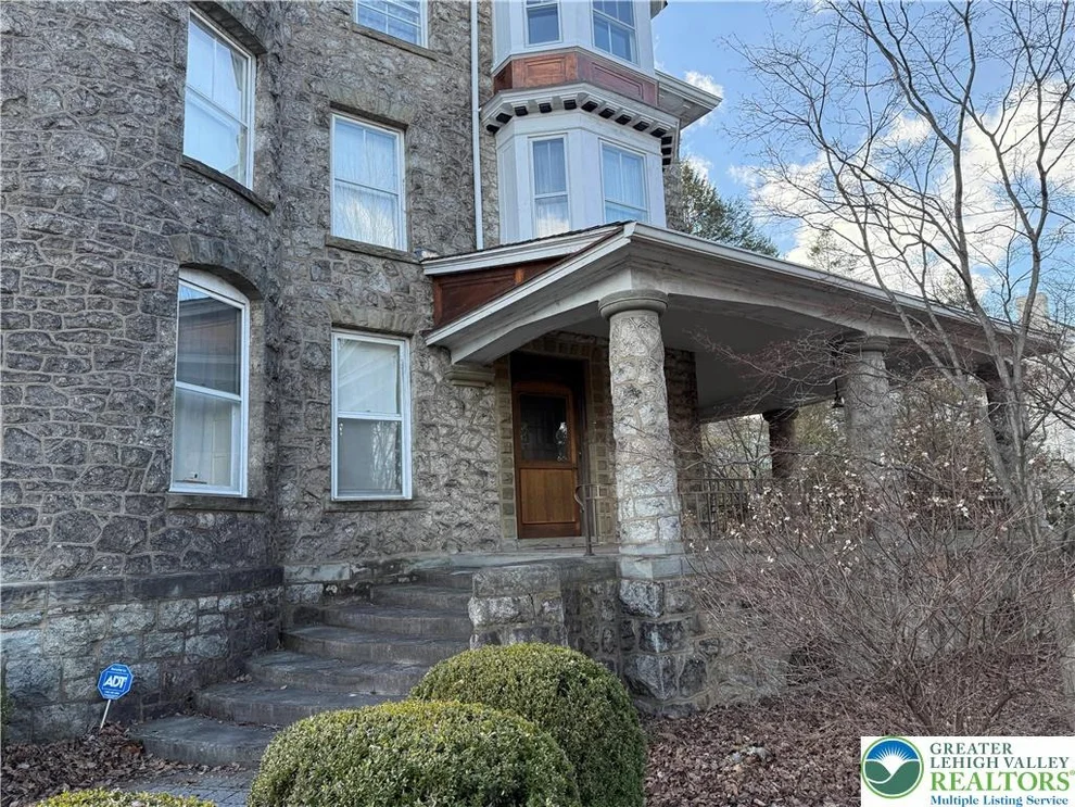 Unit for sale at 700 Mixsell Street, Easton, PA 18042