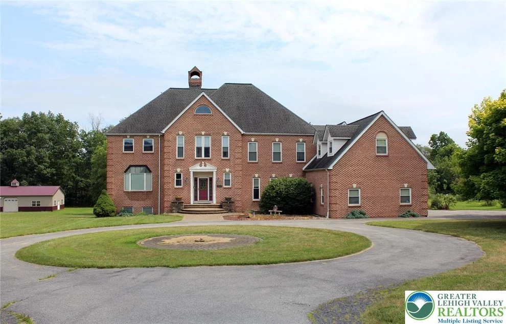 Unit for sale at 3045 W Scenic Drive, Moore Twp, PA 18038