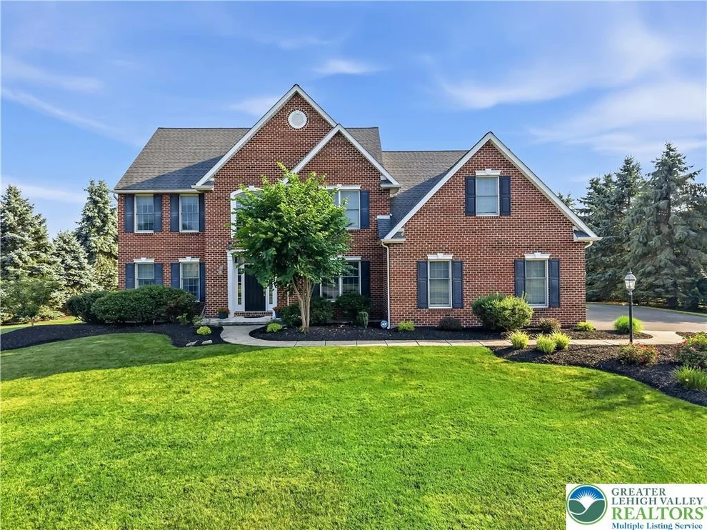 Unit for sale at 13 Country Road, Allen Twp, PA 18067