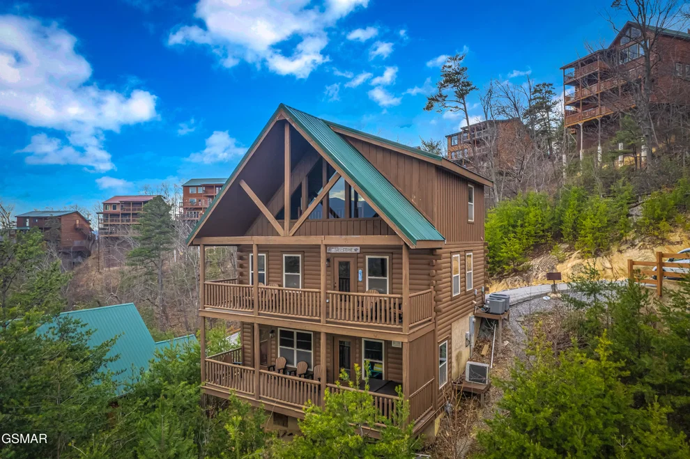 Unit for sale at 4836 Highland Place Way, Pigeon Forge, TN 37863