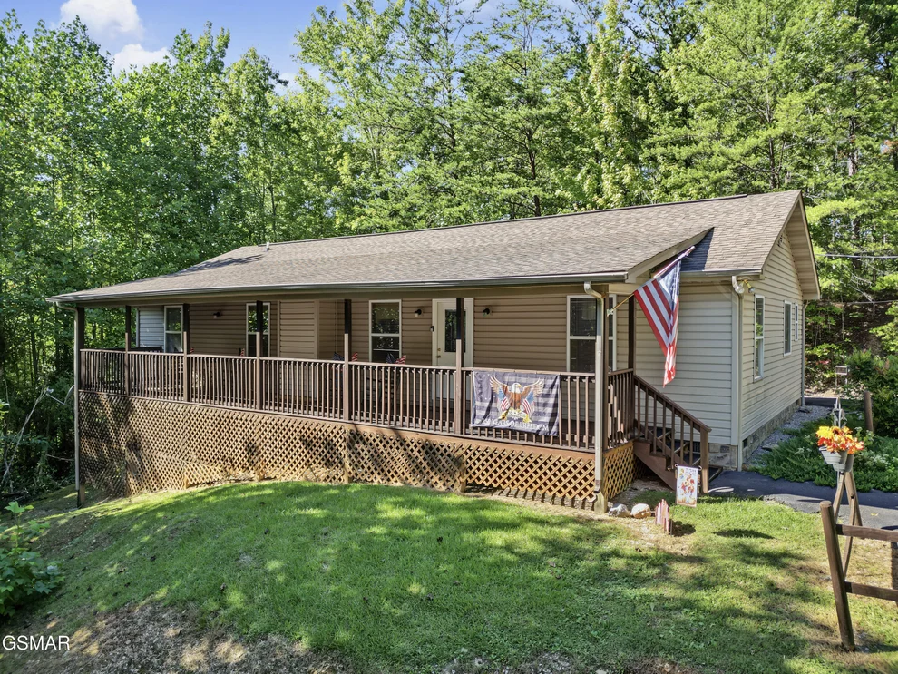 Unit for sale at 1533 Honey Bee Cove Way, Pigeon Forge, TN 37863