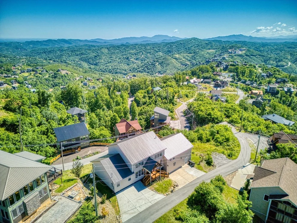 Unit for sale at 810 Oakley Way, Gatlinburg, TN 37738