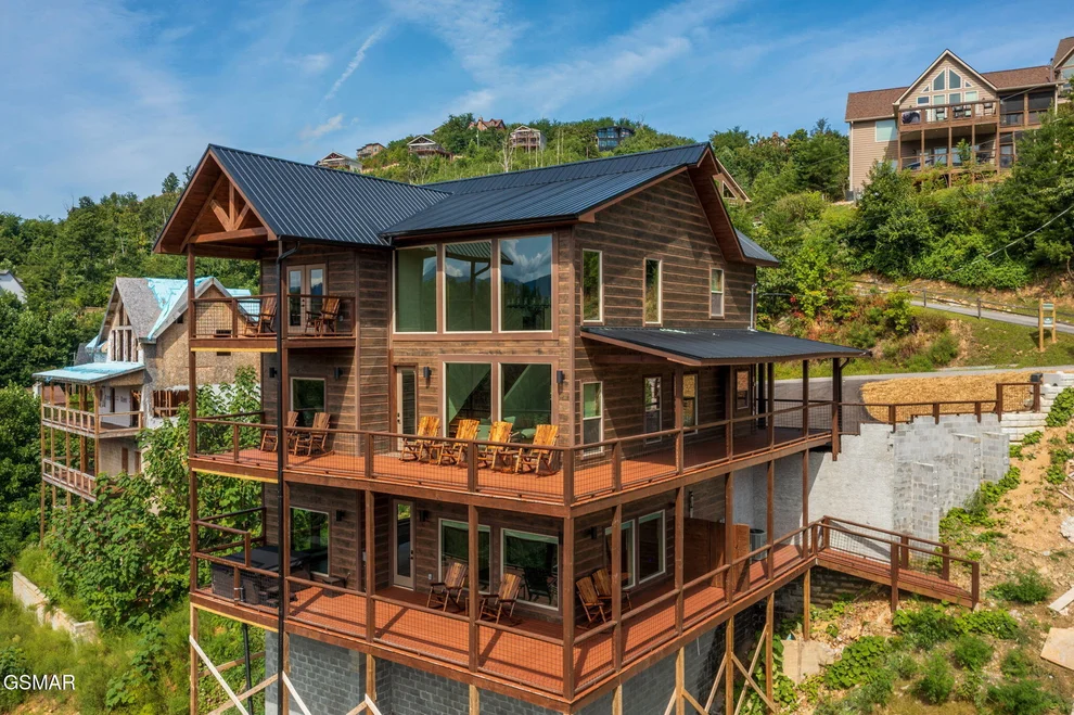Unit for sale at 879 Sourwood Drive, Gatlinburg, TN 37738