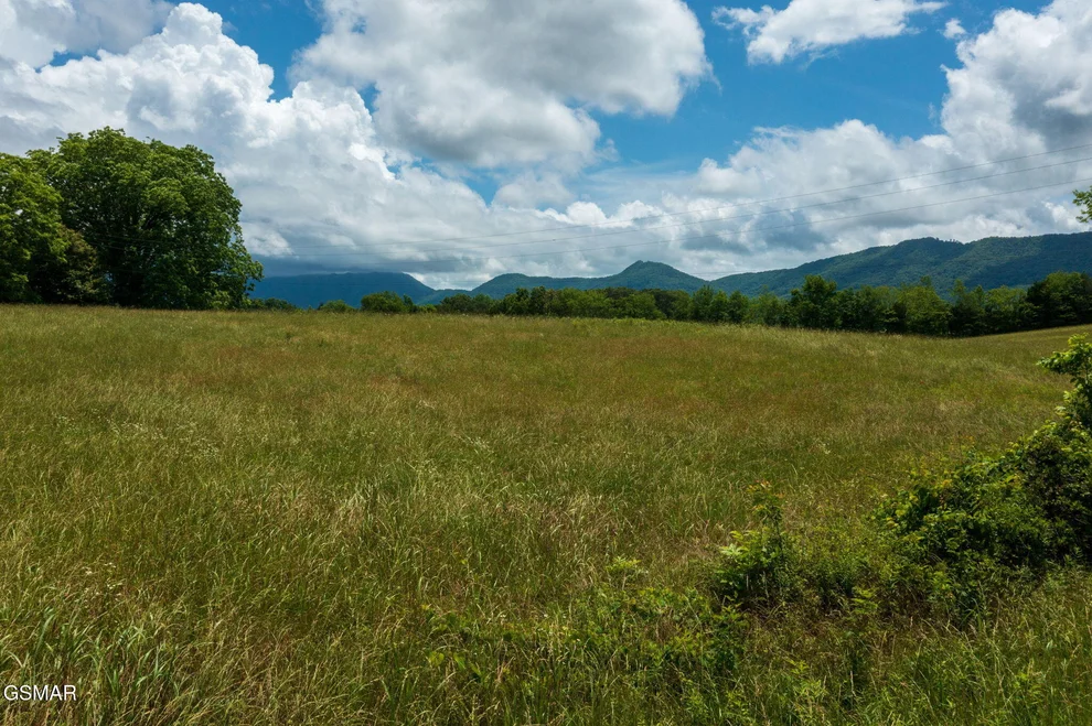 Unit for sale at 3506 Thomas Cross Road, Sevierville, TN 37876
