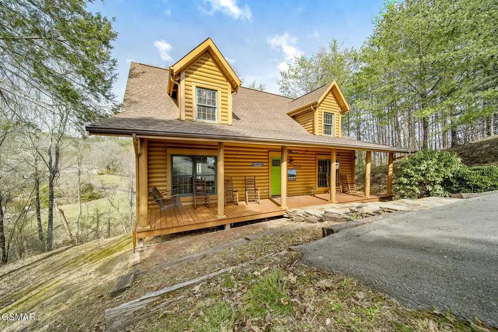 Unit for sale at 2023 Piney Overlook Lane, Pigeon Forge, TN 37862