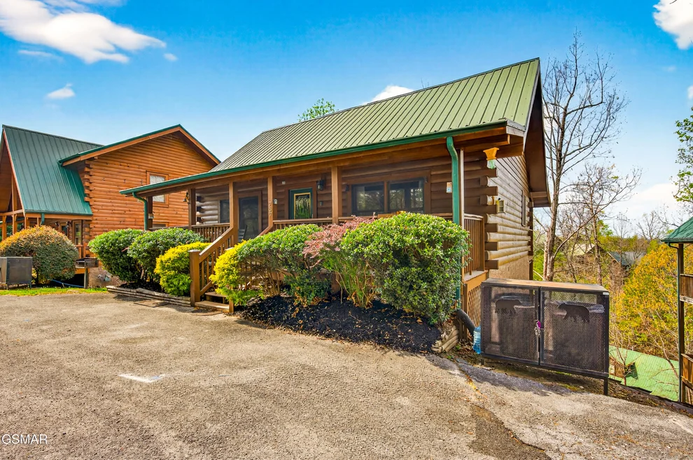 Unit for sale at 757 Chickasaw Gap Way, Pigeon Forge, TN 37863