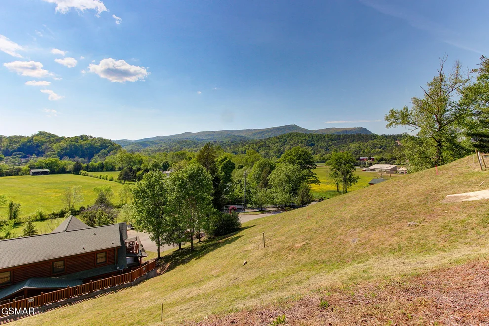 Unit for sale at 1801 Stone Wood Way, Pigeon Forge, TN 37862