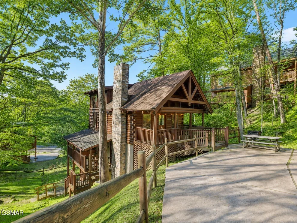 Unit for sale at 952 Iron Mtn Road, Pigeon Forge, TN 37863