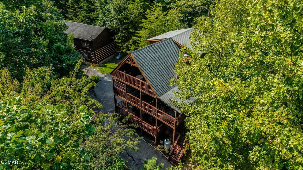 Unit for sale at 1124 Twin Oaks Road, Gatlinburg, TN 37738