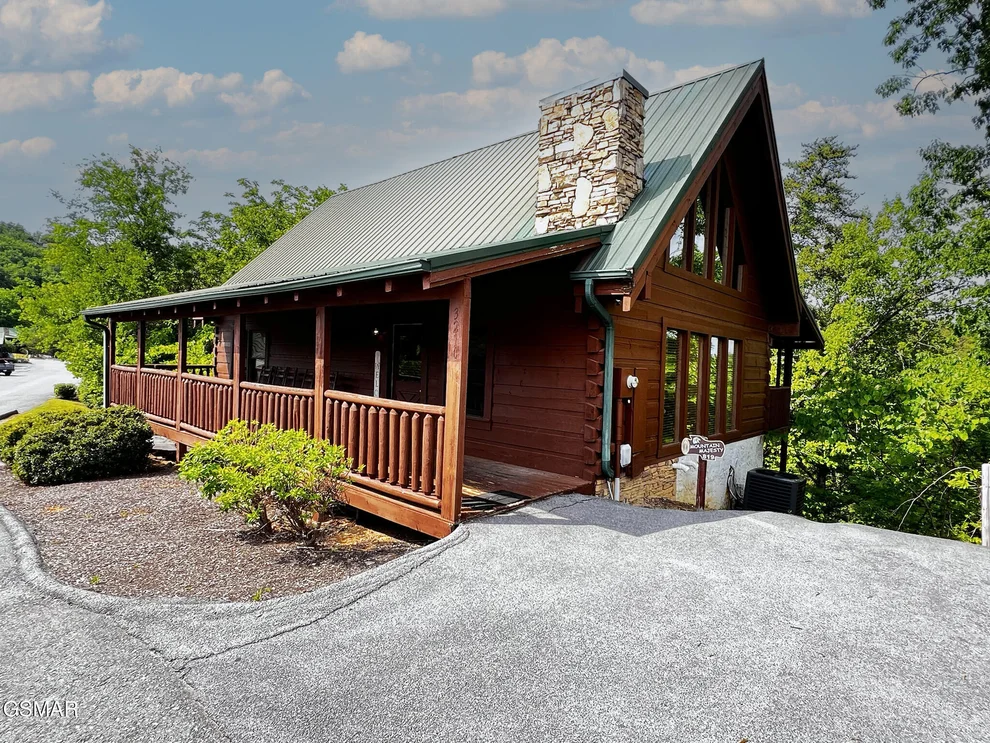 Unit for sale at 3216 White Falcon Way, Pigeon Forge, TN 37863