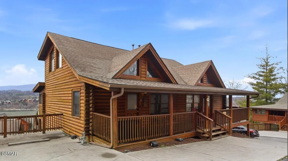 Photo of 423 Big Bear Way, Pigeon Forge, TN 37863