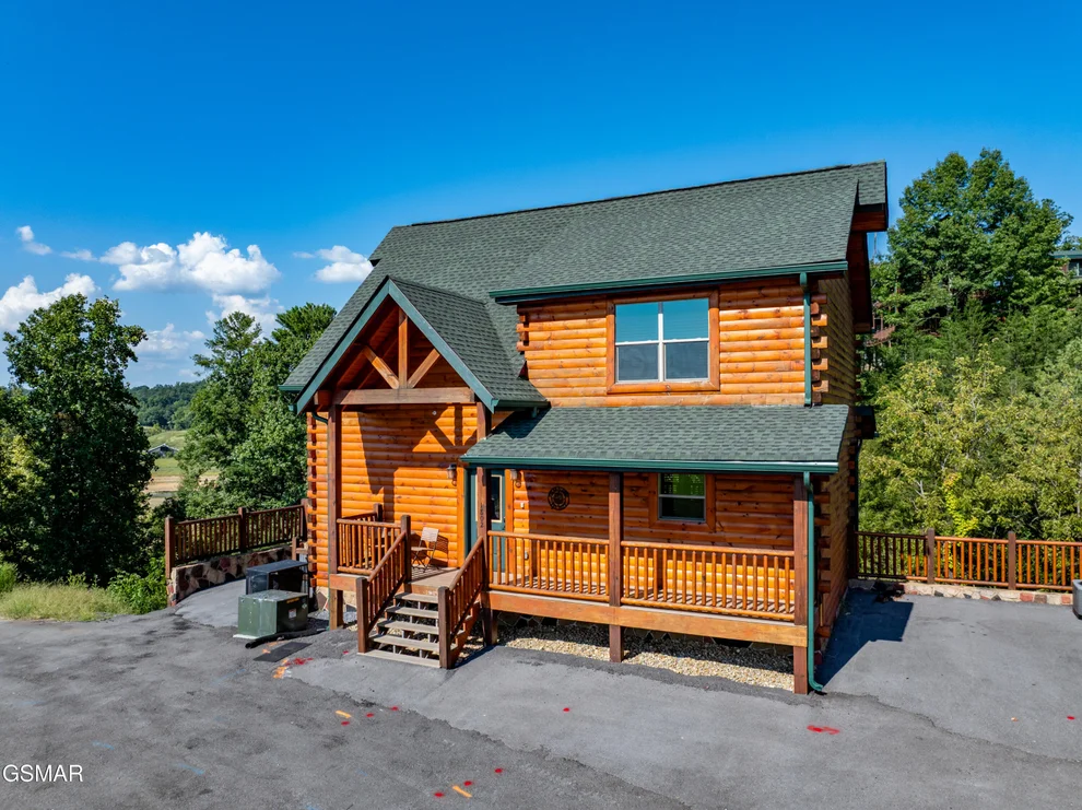Unit for sale at 1802 Stone Wood Way, Pigeon Forge, TN 37862