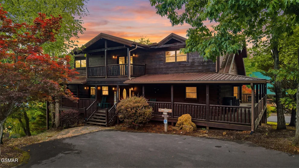 Unit for sale at 2906 Quiet Oak Way, Pigeon Forge, TN 37863