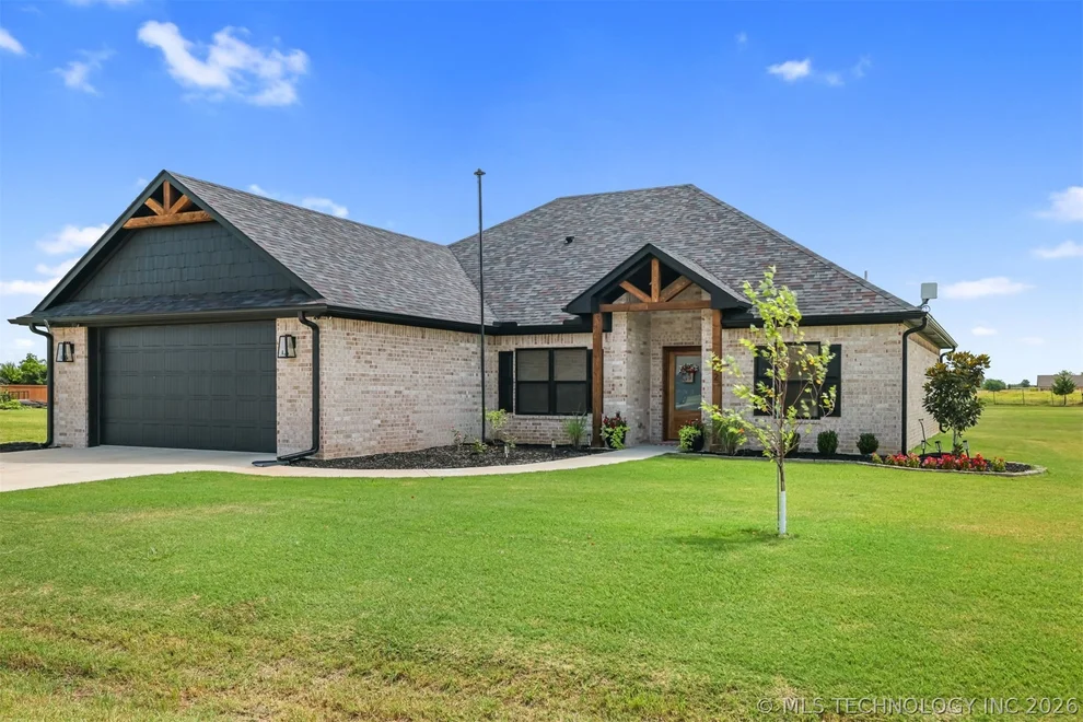 Unit for sale at 302 Peachtree Road, Calera, OK 74730