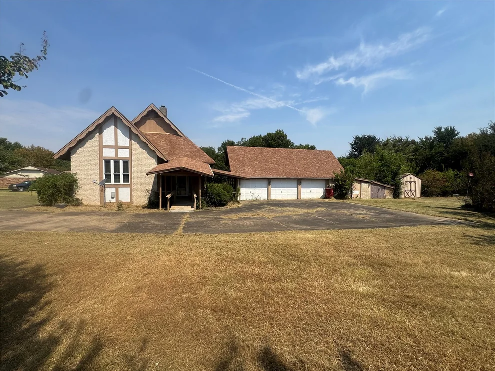 Unit for sale at 108 Brian Lane, Hugo, OK 74743