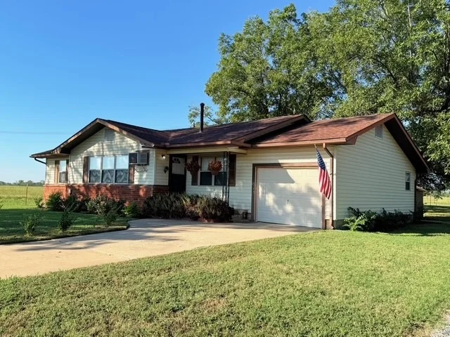 Unit for sale at 12413 S 114th W, Oktaha, OK 74450