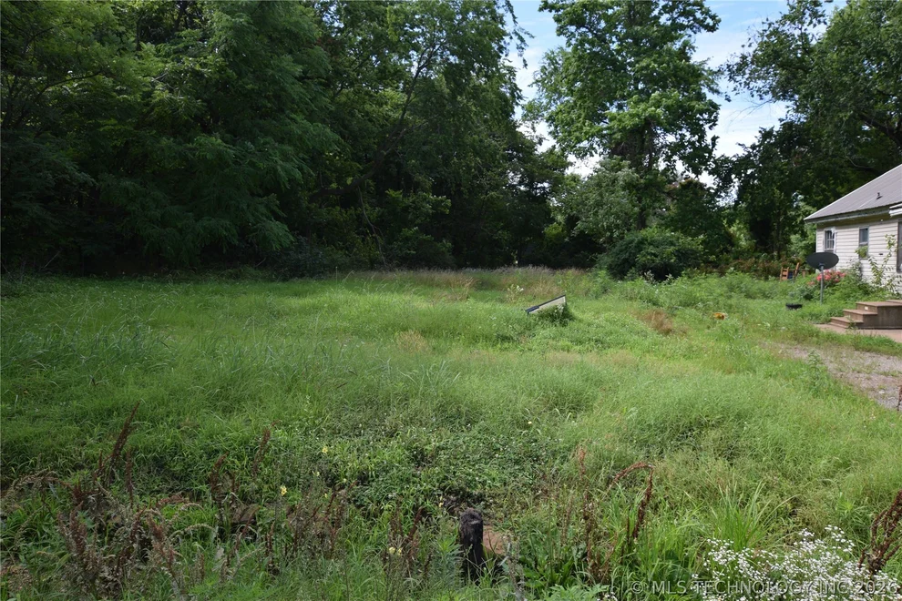 Unit for sale at 320 E Oak Street, Stilwell, OK 74960