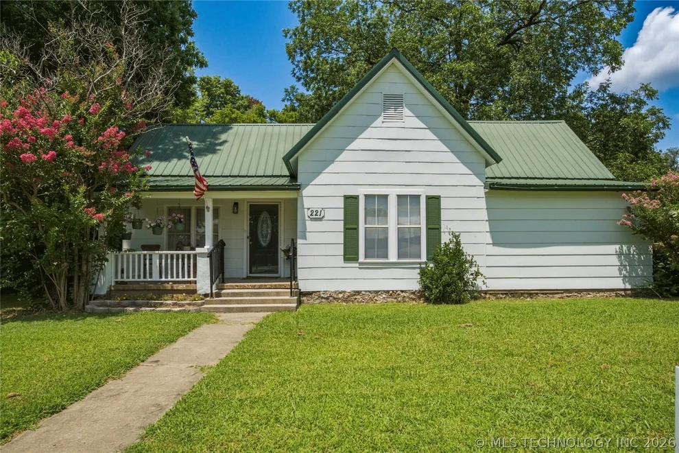 Unit for sale at 221 W Poplar, Stilwell, OK 74960
