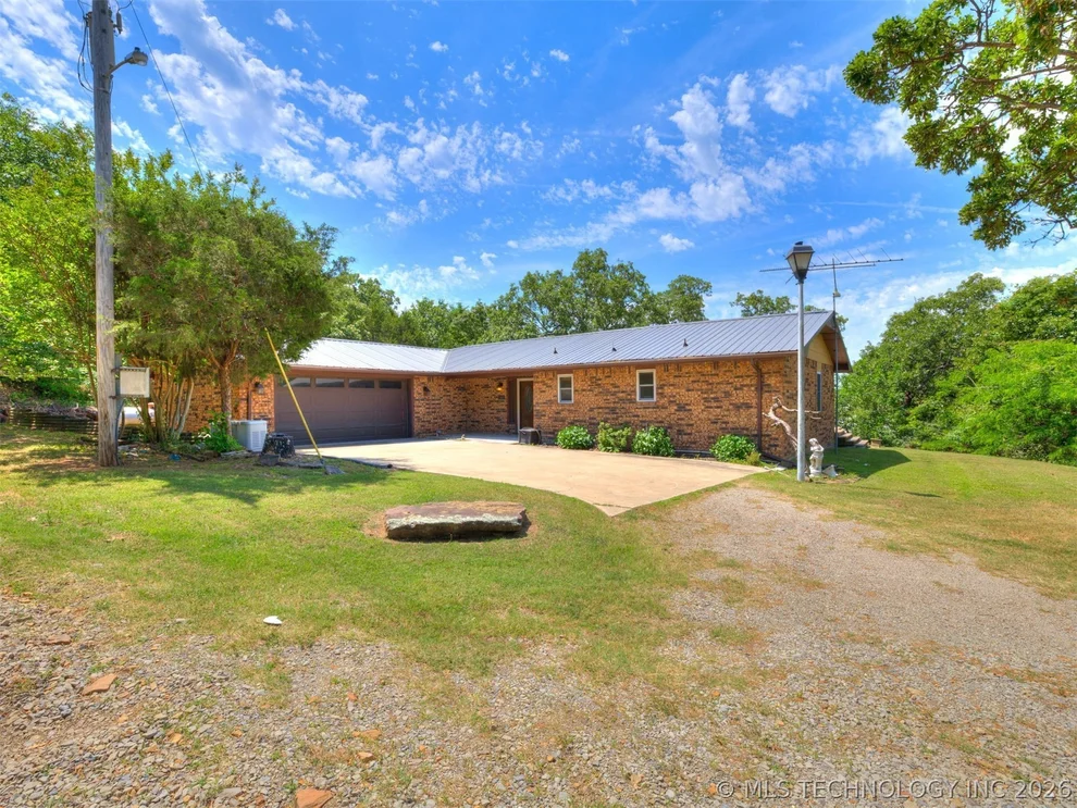 Unit for sale at 1082 Gaines Creek Loop, Eufaula, OK 74432