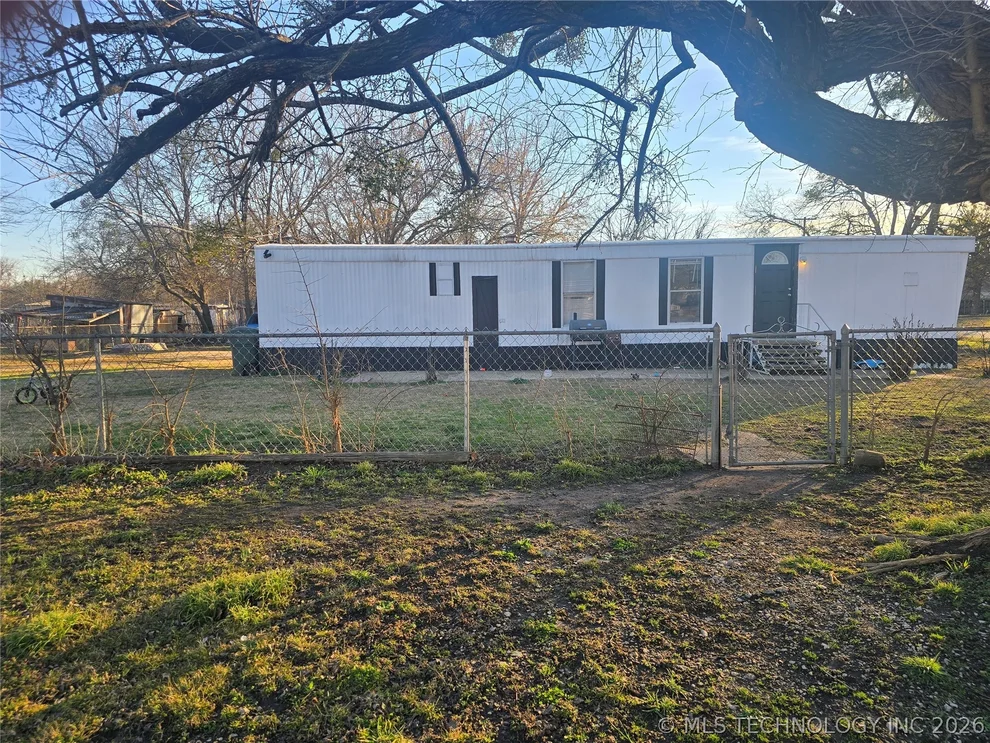 Unit for sale at 415 Russell Street, Caddo, OK 74729