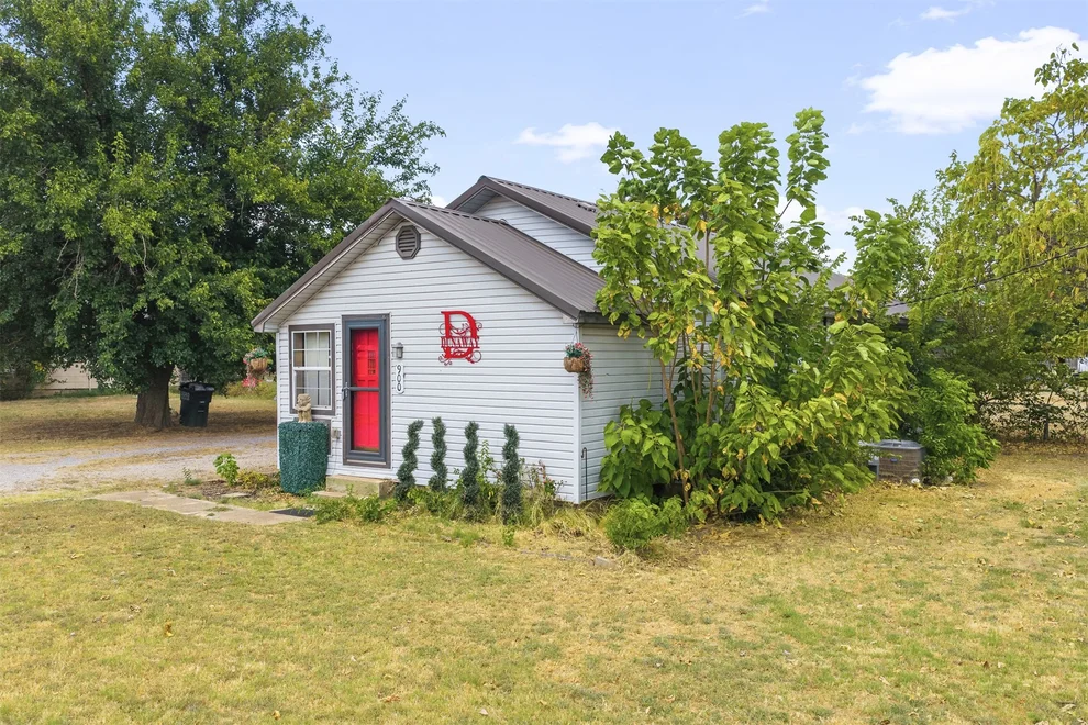 Unit for sale at 900 Lincoln Street, Healdton, OK 73438