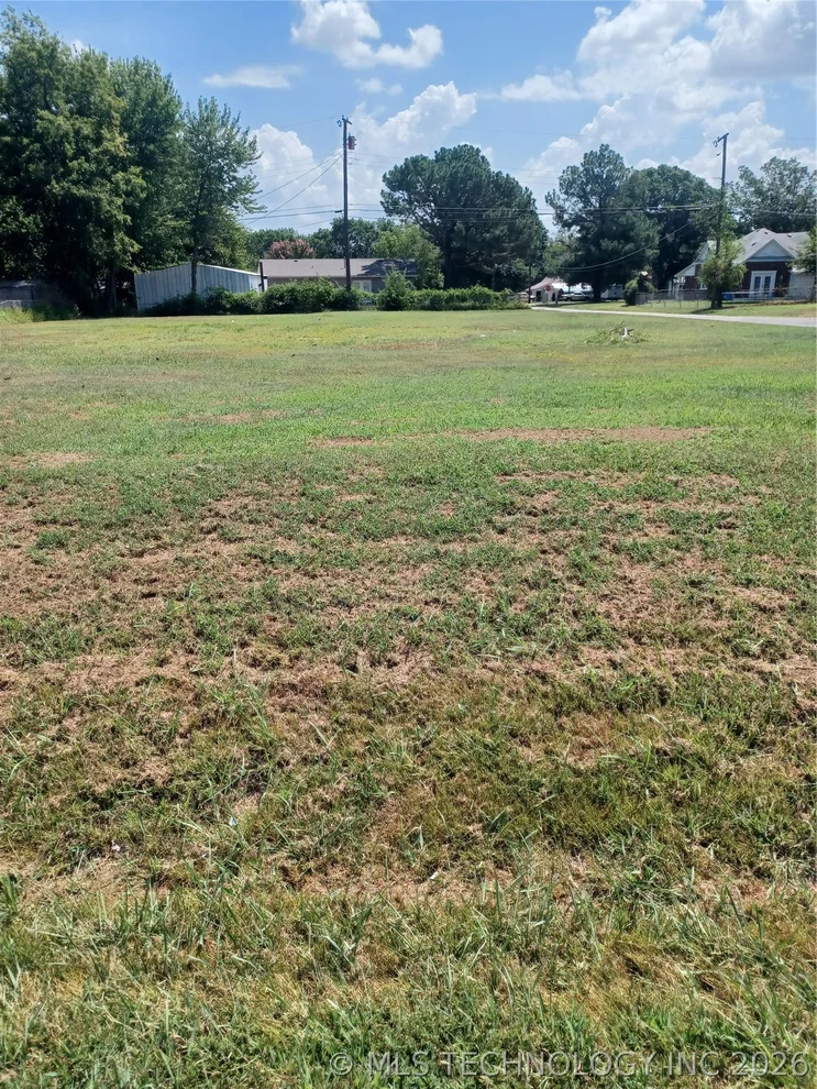 Unit for sale at 514 SE Main, Checotah, OK 74426
