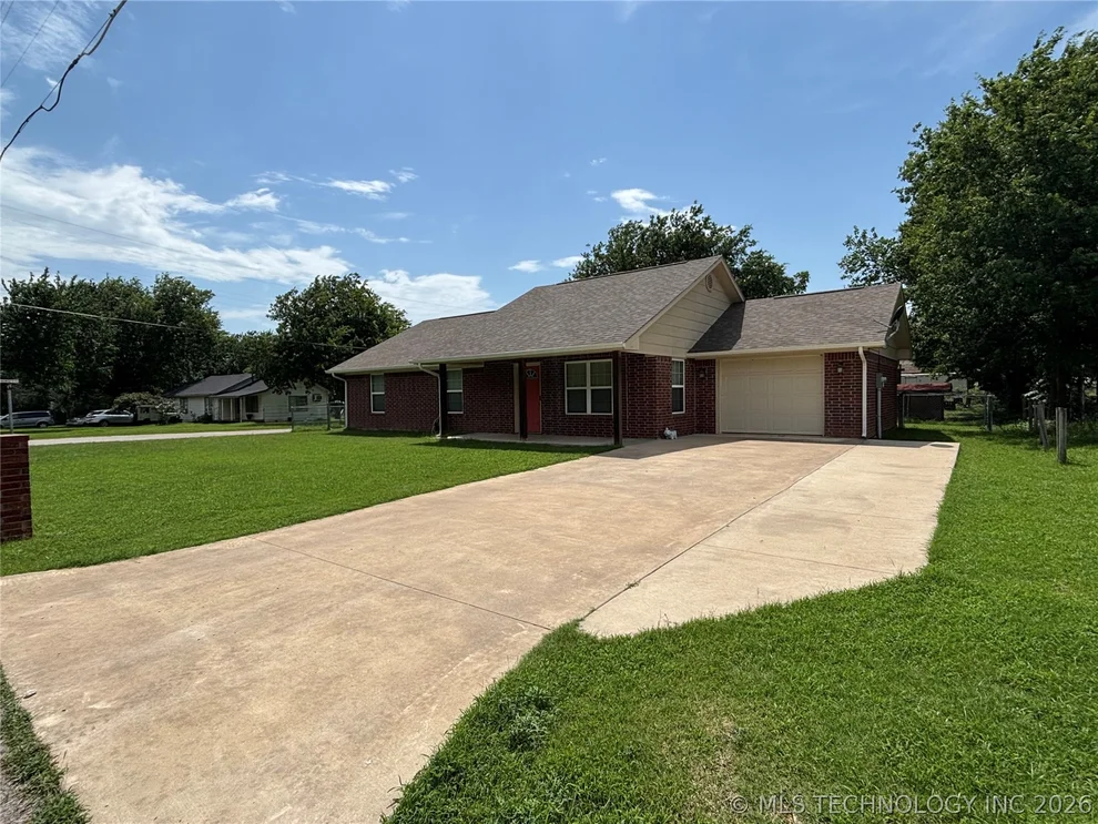 Unit for sale at 220 S Arkansas, Caddo, OK 74729