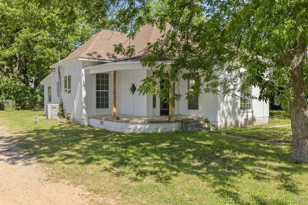 Unit for sale at 302 S 10 Avenue, Madill, OK 73446