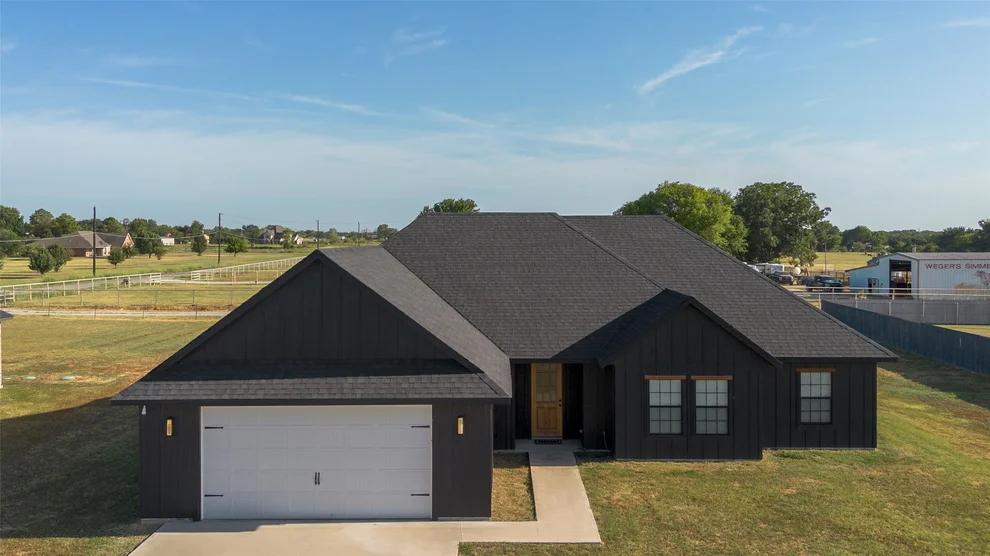 Unit for sale at 33 Bull Run, Calera, OK 74730