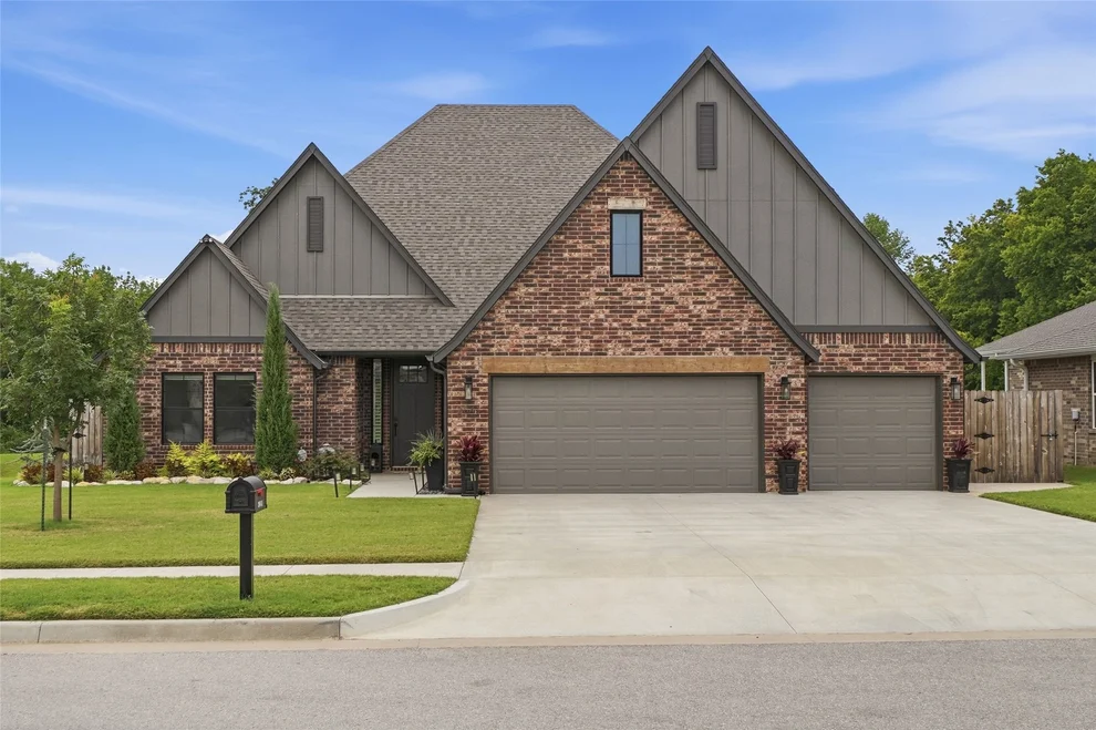 Unit for sale at 2041 E 129th Street S, Jenks, OK 74037