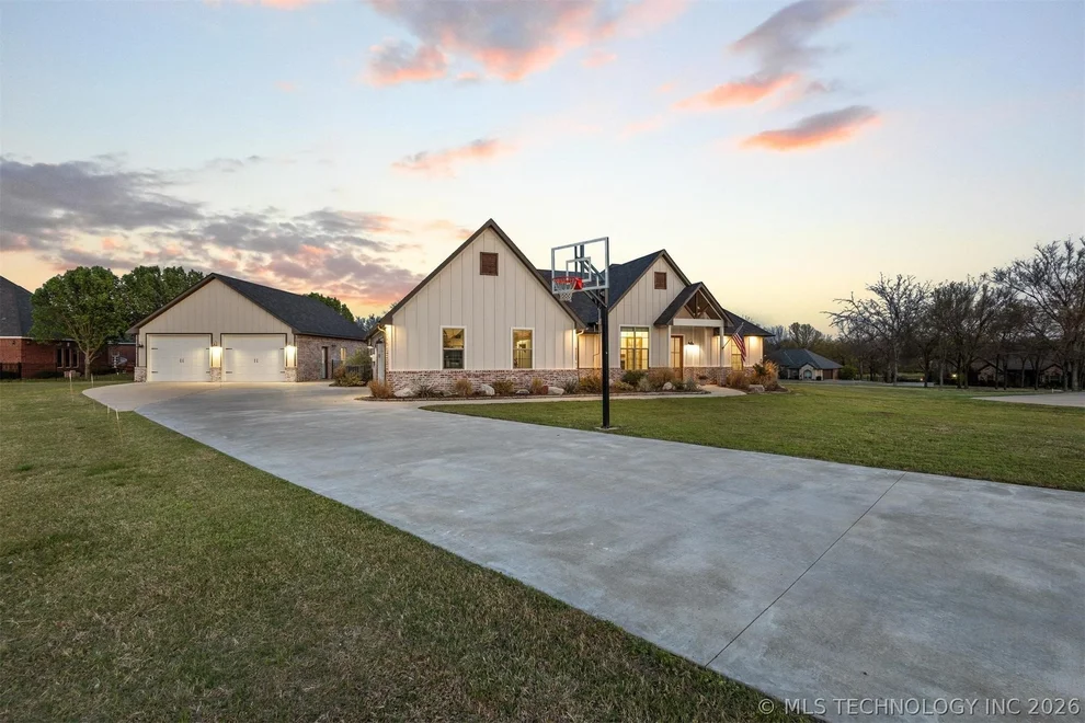 Unit for sale at 40 Shekinah, Calera, OK 74730