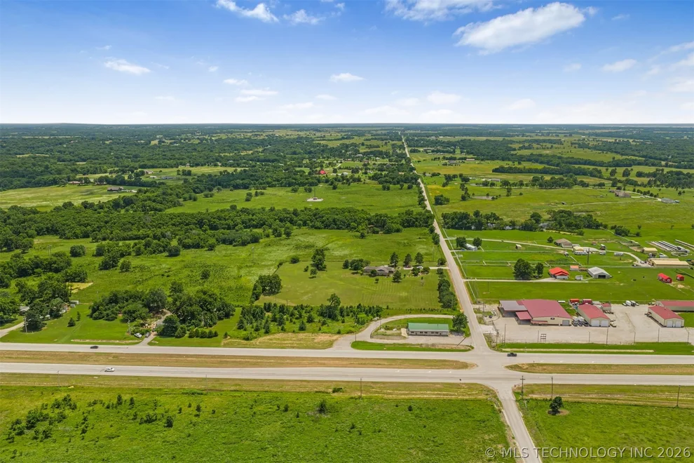 Unit for sale at 132 E State Hwy 51, Coweta, OK 74429