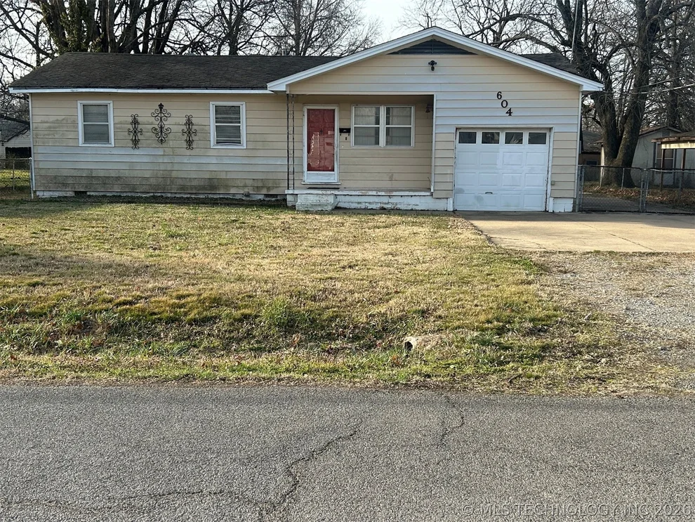 Unit for sale at 604 SE 7th Street, Wagoner, OK 74467