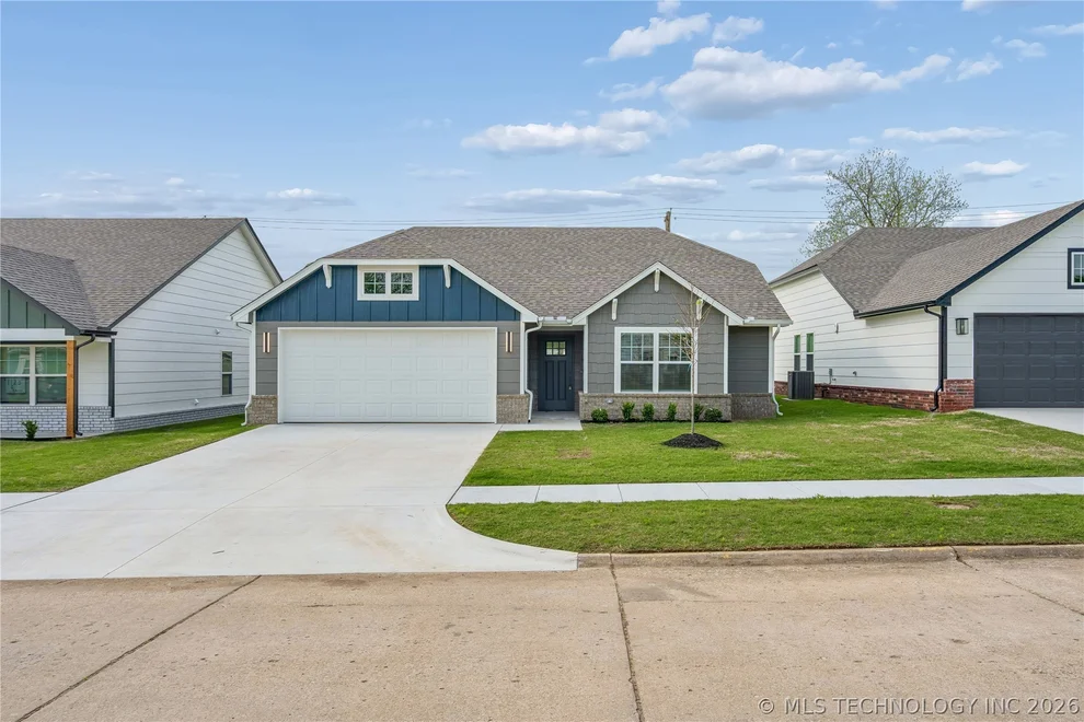Unit for sale at 1121 E Cherry Street, Cushing, OK 74023