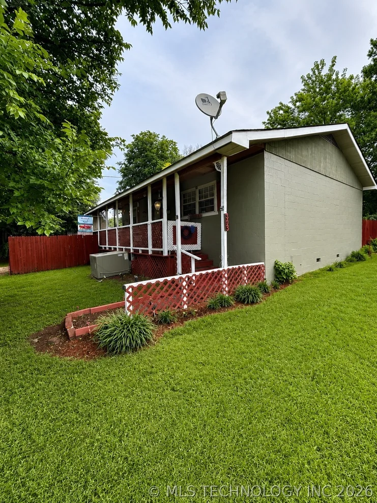 Unit for sale at 305 Highland, Wister, OK 74966