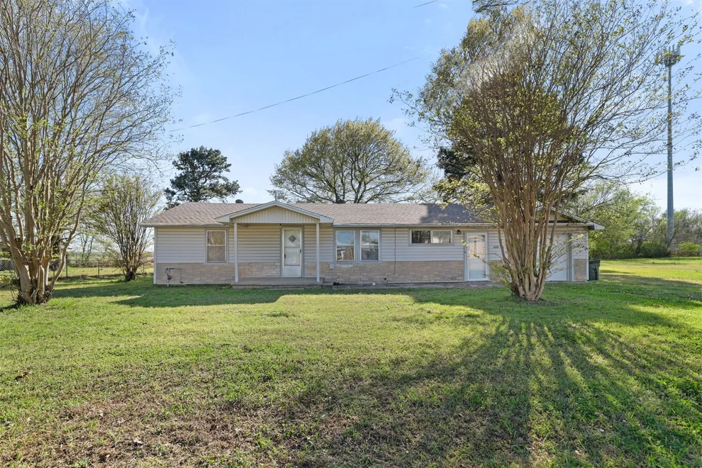 Unit for sale at 610 E McKennon, Calera, OK 74730