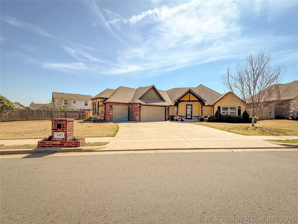 Unit for sale at 601 Kingston Place, Tahlequah, OK 74464