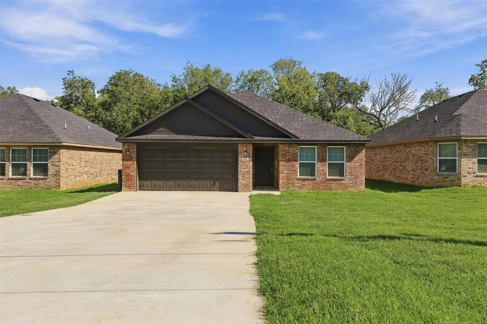 Unit for sale at 412 W Curtis Avenue, Calera, OK 74730