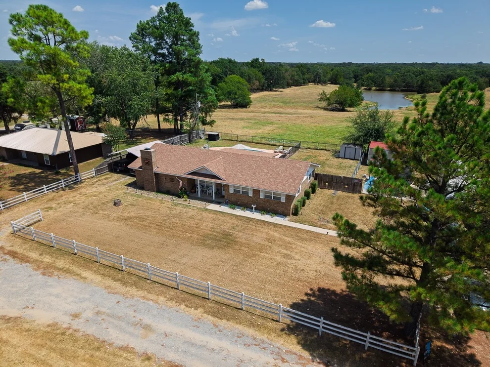 Unit for sale at 122 Hummingbird Circle, Colbert, OK 74733
