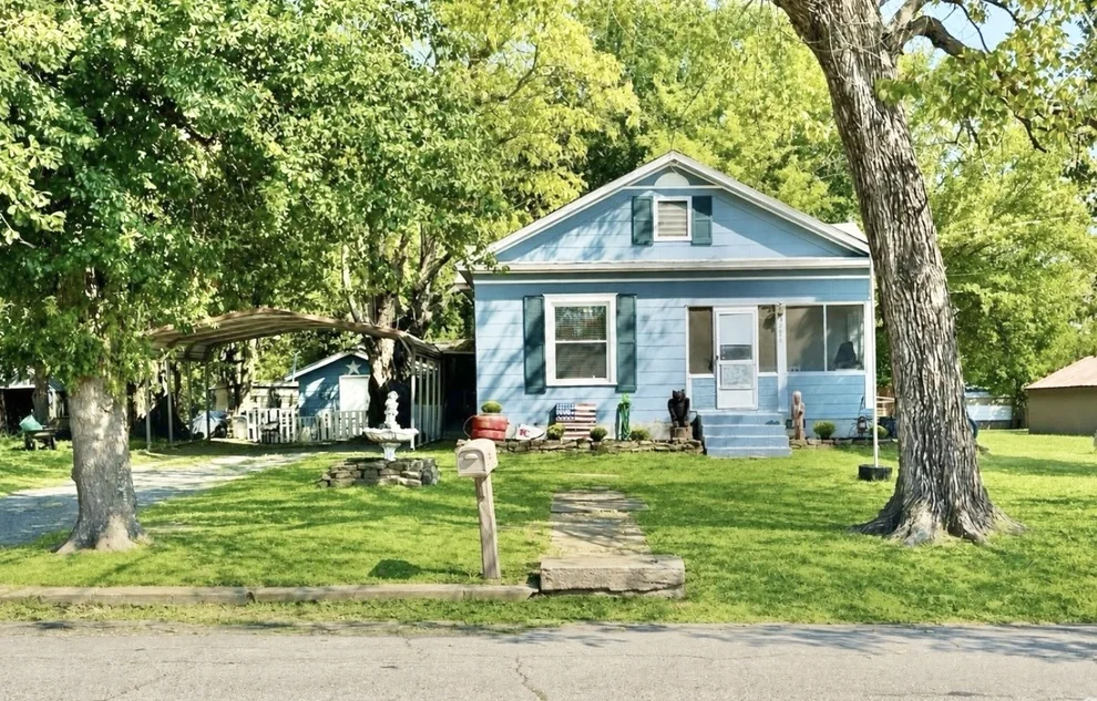 Unit for sale at 201 NE F, Stigler, OK 74462