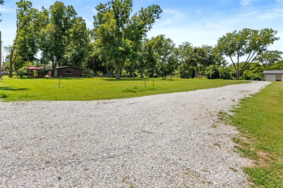 Unit for sale at 1 Saltsman Lane, Eufaula, OK 74432