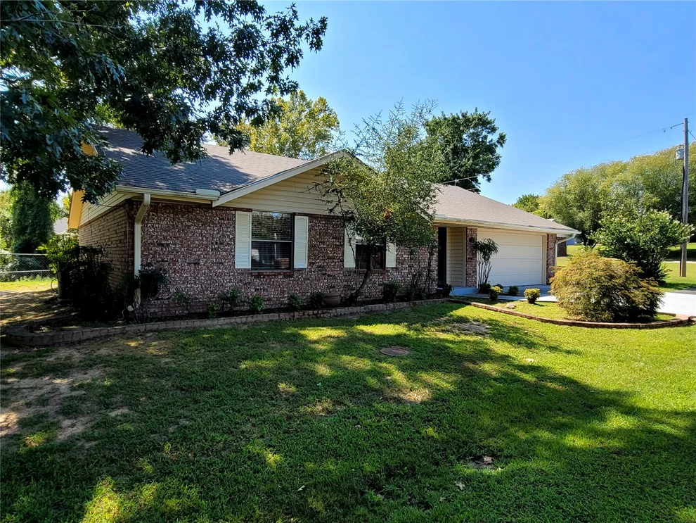 Unit for sale at 112 Meadowlark, Eufaula, OK 74432